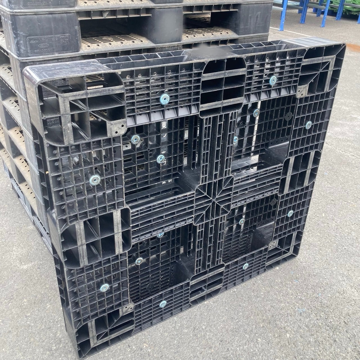 中古販売】 プラスチックパレット 1200 × 1100 × 150 片面四方仕様 動 